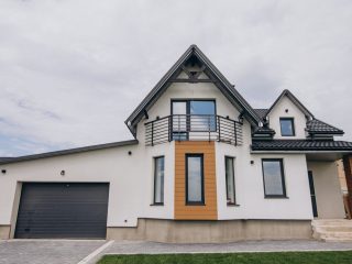 house-isolated-field_1303-23772