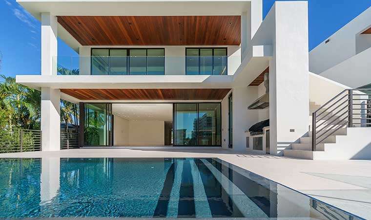 3 Bedroom Luxury Apartment in Clifton